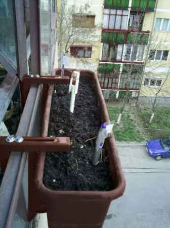 Крепление для балконного ящика шоколадное